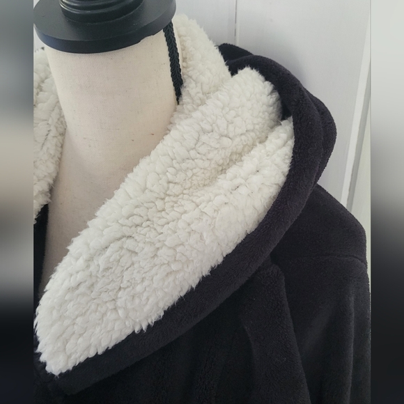 Victoria Secret Plush Sherpa Fleece Lined Hooded Sleep Robe - Picture 8 of 10